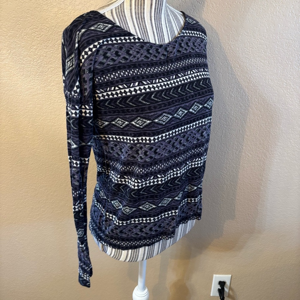 Forever 21 Top Medium Black Gray White Geometric Aztec Tribal Long Sleeves Soft - Picture 5 of 13